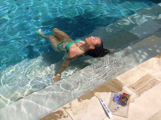 AS CEEN ON: POOLSIDE IN BALI