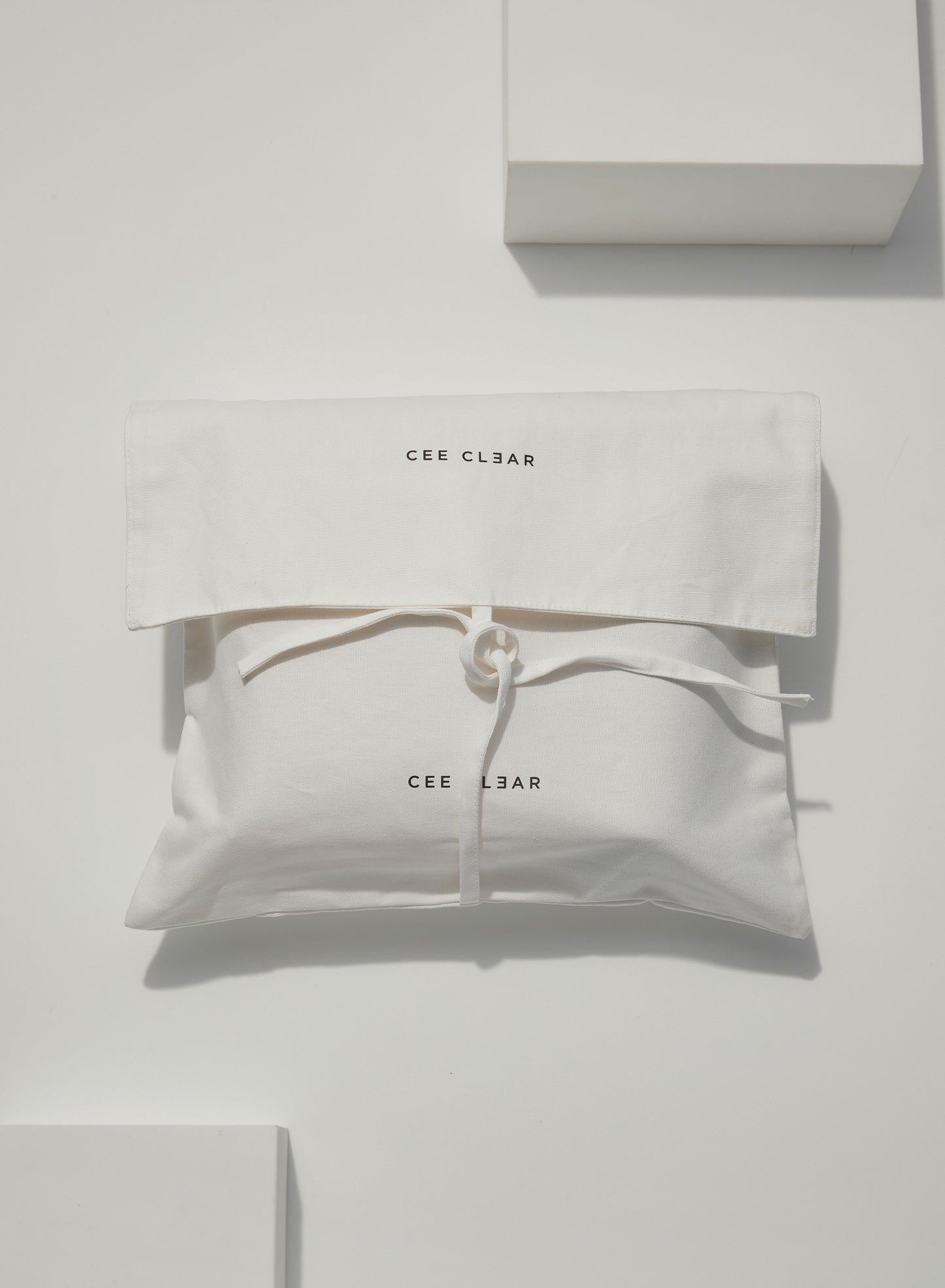 BLUSH BRUSH HOLDER & COSMETIC CASE SET